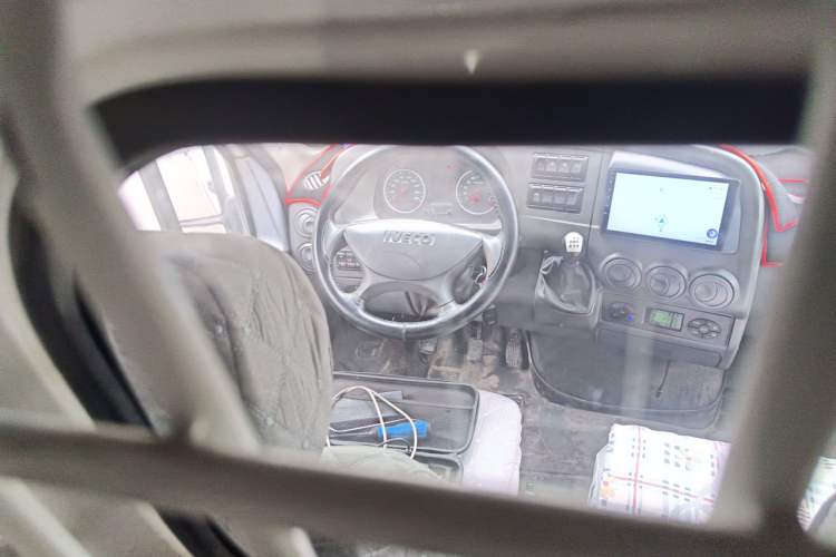 Used Iveco Power Daily 2013 3.0T-V42 Box Truck F1C Steering Wheel