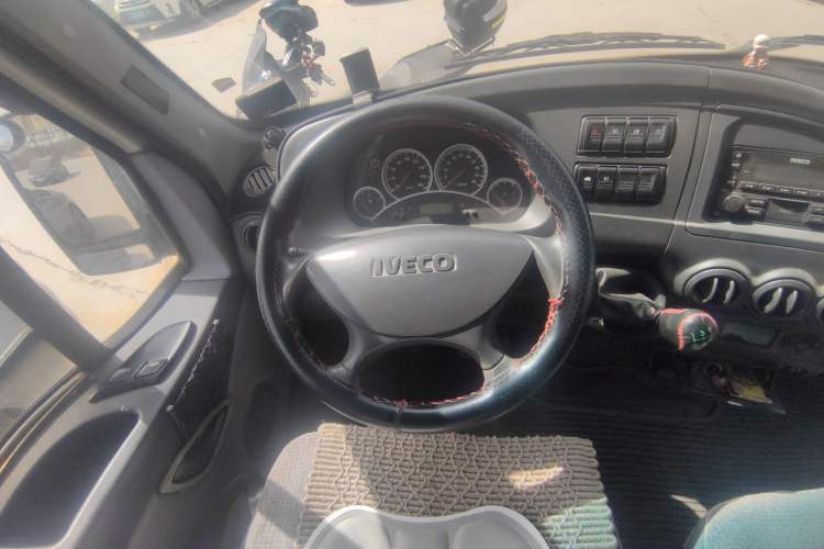 Used Iveco Power Daily 2013 3.0T-A37 Dual-Purpose Low-Roof F1C Van Steering Wheel