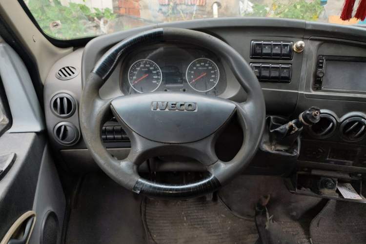 Used Iveco Power Daily 2013 2.5T-A37 Dual-Purpose High-Roof Van Steering Wheel