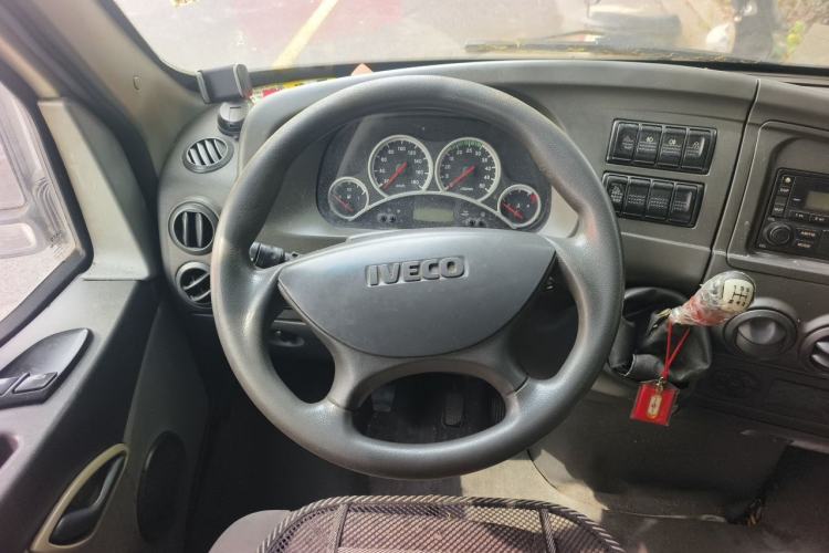 Used Iveco Power Daily 2013 2.5T-V39 Box Truck High Roof Steering Wheel