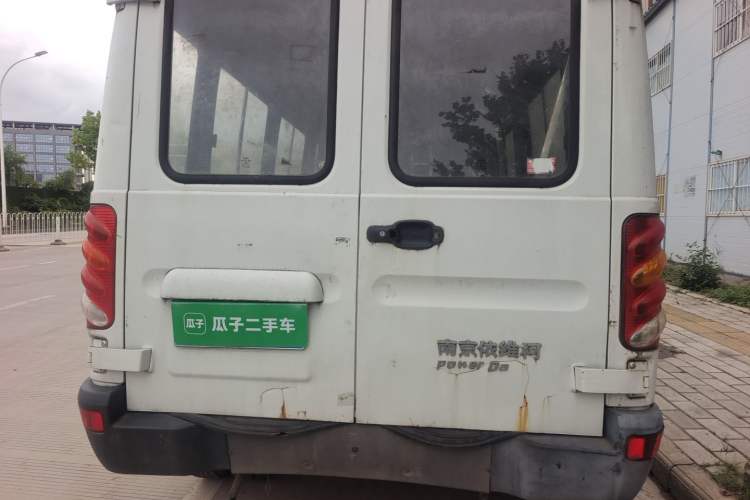 Used Iveco Power Daily 2013 2.5T-V39 Box Truck High Roof Trunk