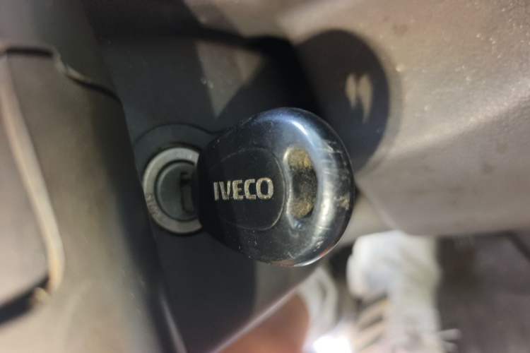 Used Iveco Power Daily 2013 2.5T-V39 Box Truck High Roof Vehicle Key