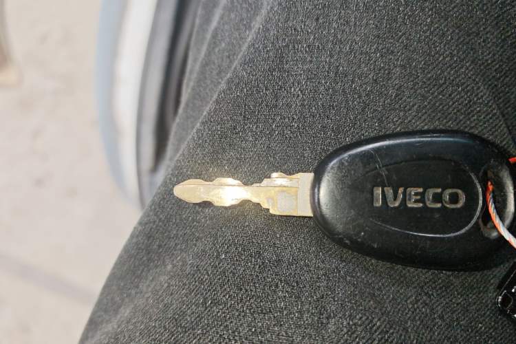 Used Iveco Power Daily 2013 2.5T-V39 Box Truck High Roof Vehicle Key