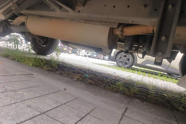 Used Iveco Power Daily 2013 2.8T-V36 Box Truck Chassis Front Right