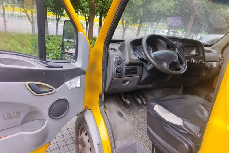 Used Iveco Power Daily 2013 2.8T-V36 Box Truck Driver Seat