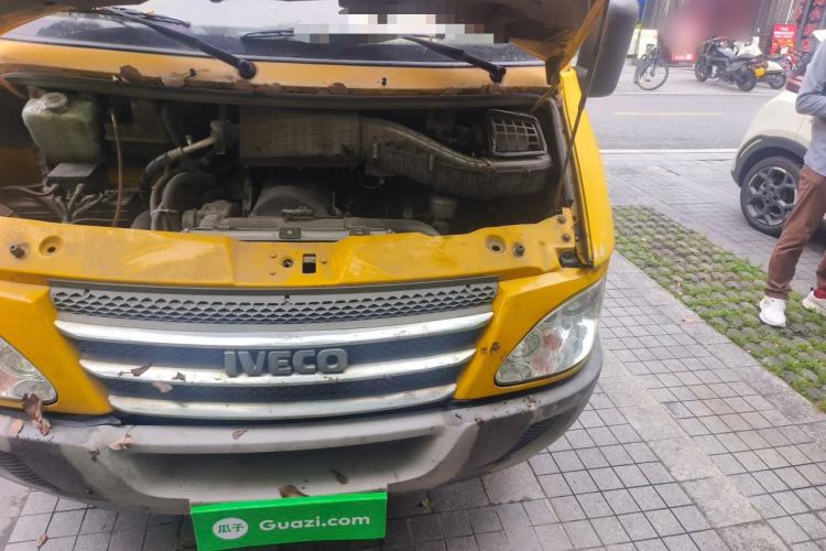 Used Iveco Power Daily 2013 2.8T-V36 Box Truck Engine Bay Left