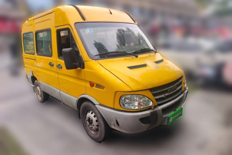 Used Iveco Power Daily 2013 2.8T-V36 Box Truck Front Right 45 Deg