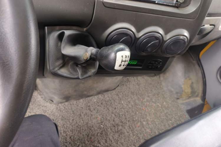 Used Iveco Power Daily 2013 2.8T-V36 Box Truck Gear Lever