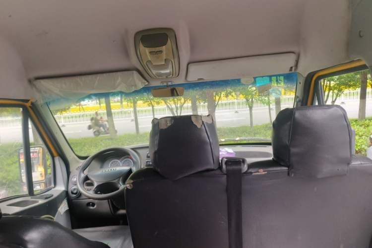Used Iveco Power Daily 2013 2.8T-V36 Box Truck Headliner