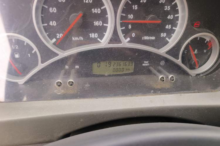 Used Iveco Power Daily 2013 2.8T-V36 Box Truck Odometer Close Up