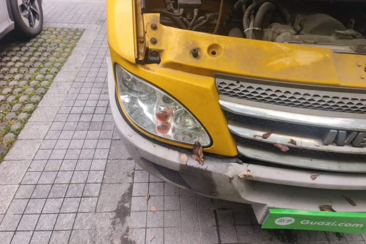 Used Iveco Power Daily 2013 2.8T-V36 Box Truck Right Front Headlight