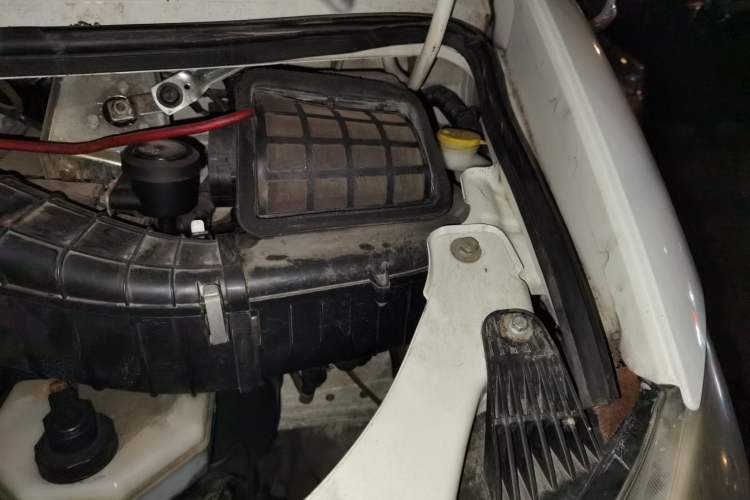 Used Iveco Power Daily 2016 3.0T-A32 Deluxe Top-End F1C Engine Bay Left