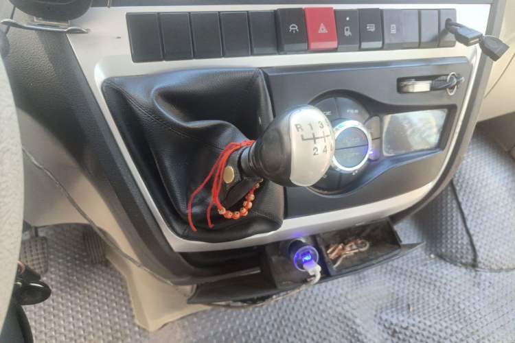 Used Iveco Power Daily 2016 3.0T-A37 Prestige High-Roof F1C Gear Lever