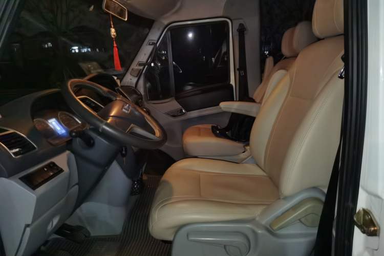 Used Iveco Power Daily 2016 3.0T-A32 Deluxe Top-End F1C Left Front Seat