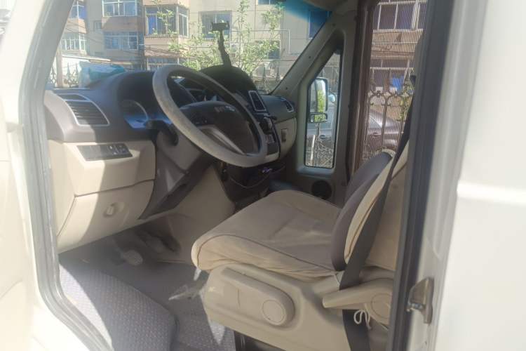 Used Iveco Power Daily 2016 3.0T-A37 Prestige High-Roof F1C Left Front Seat