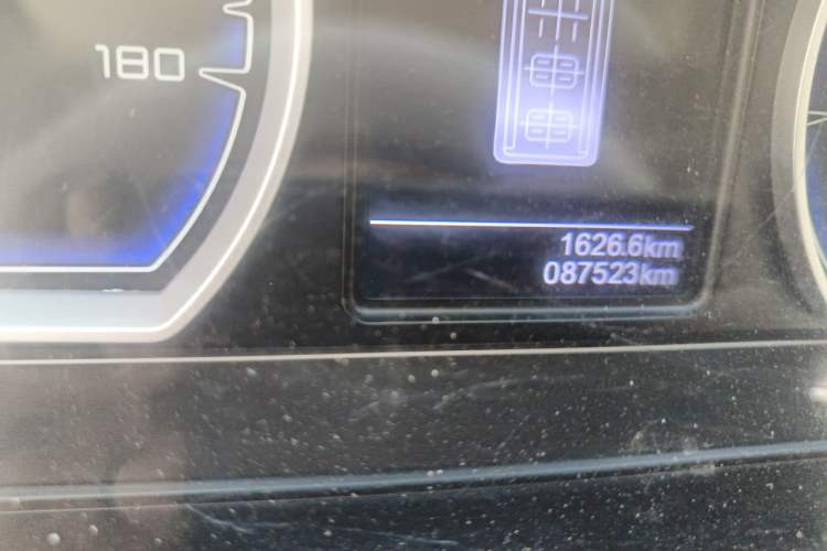 Used Iveco Power Daily 2016 3.0T-A37 Prestige High-Roof F1C Odometer Close Up