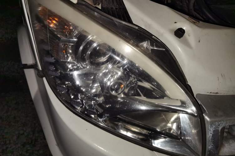 Used Iveco Power Daily 2016 3.0T-A32 Deluxe Top-End F1C Right Front Headlight