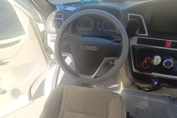 Used Iveco Power Daily 2016 3.0T-A37 Prestige High-Roof F1C Steering Wheel