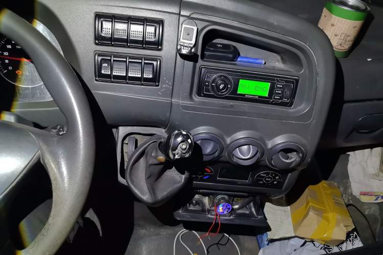 Used Iveco Power Daily 2017 2.5T Classic A37 High-Roof 7-Seater Passenger Van 47Z5 Audio And AC Panel