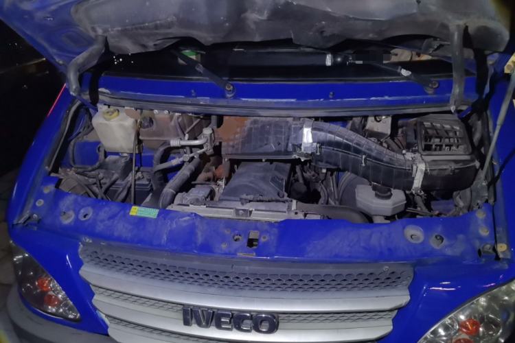 Used Iveco Power Daily 2017 2.5T Classic A37 High-Roof 7-Seater Passenger Van 47Z5 Engine Bay