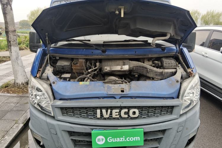 Used Iveco Power Daily 2017 2.5T Deluxe A37 High-Roof 6-7 Seater Bus 47Z5 Engine Bay