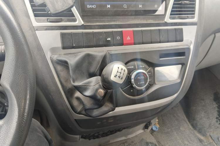 Used Iveco Power Daily 2017 2.5T Deluxe A37 High-Roof 6-7 Seater Bus 47Z5 Gear Lever