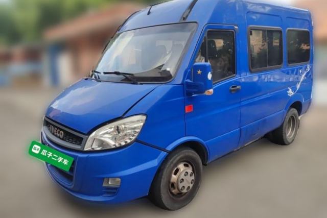 Ojetý Iveco Power Daily 2017 2.5T Deluxe A32 Mid-Roof 5-7 Seater 47Z5 Passenger Van