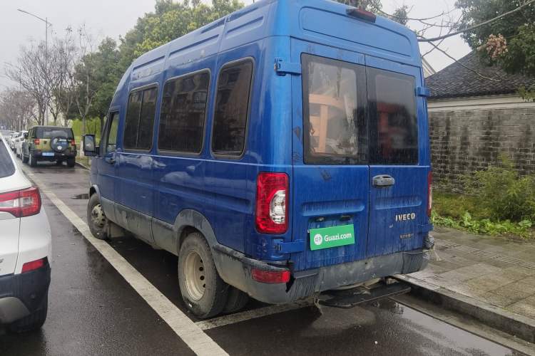 Used Iveco Power Daily 2017 2.5T Deluxe A37 High-Roof 6-7 Seater Bus 47Z5 Rear Left 45 Deg