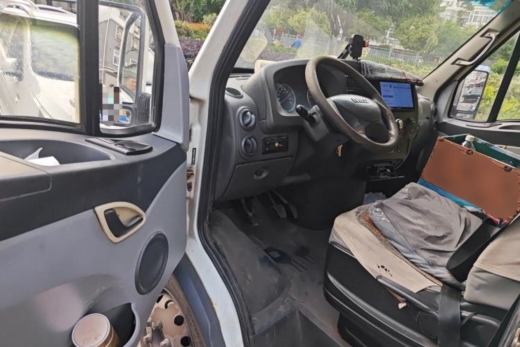 Used Iveco Power Daily 2017 2.5T Classic A37 High-Roof 7-Seater Passenger Van 47Z5 Driver Seat