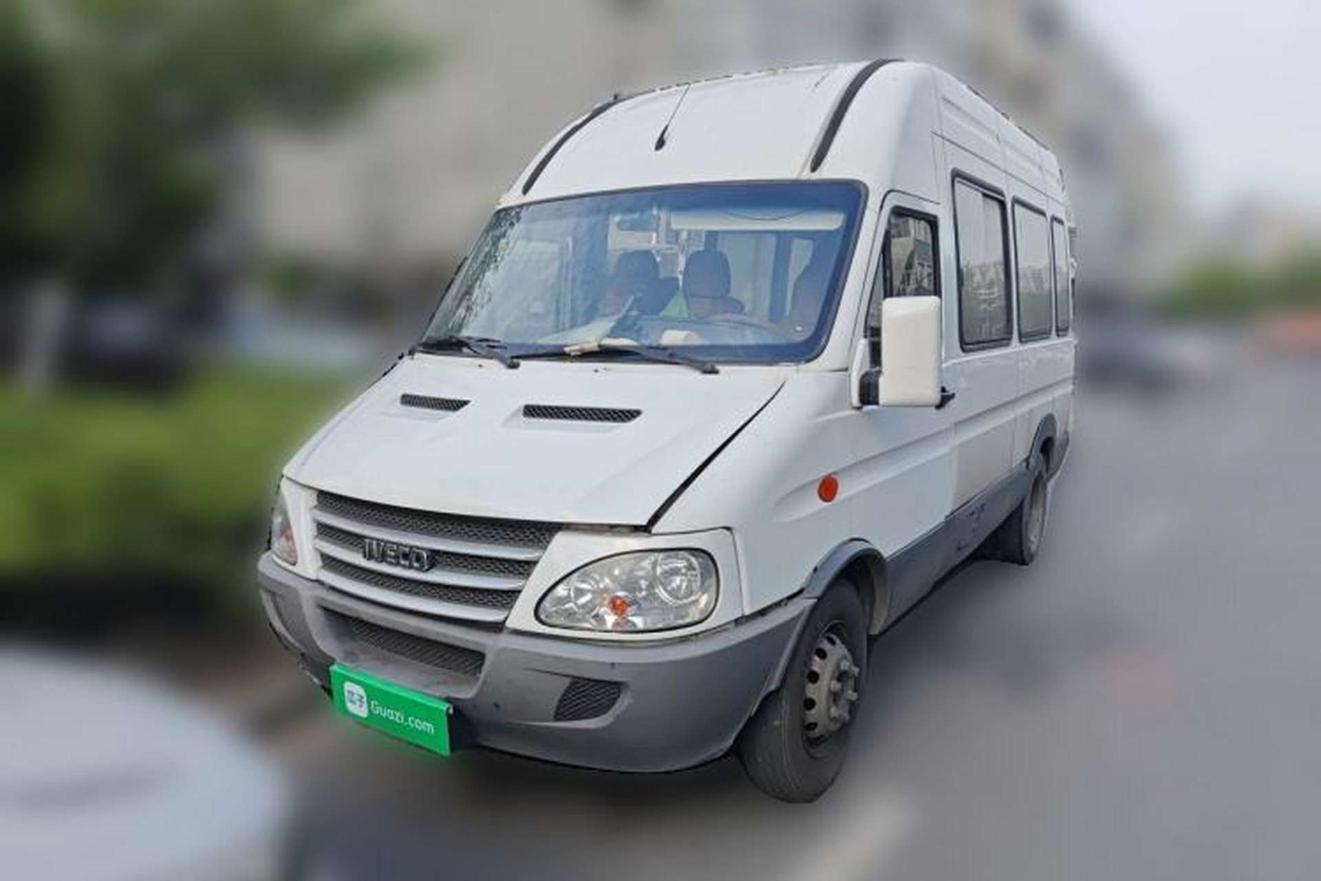 Used Iveco Power Daily 2017 2.5T Classic A37 High-Roof 7-Seater Passenger Van 47Z5 Front Left 45 Deg