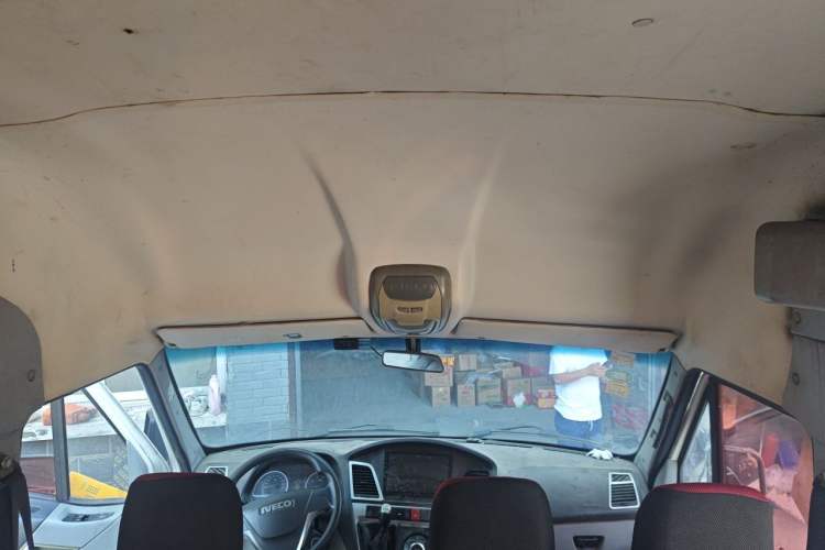 Used Iveco Power Daily 2017 2.5T Deluxe A37 High-Roof 6-7 Seater Bus 47Z5 Headliner