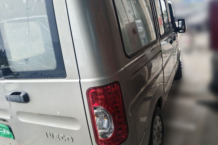 Used Iveco Power Daily 2017 3.0T Deluxe A32 Mid-Roof 6-7 Seater F1CE34818 Rear Right 45 Deg