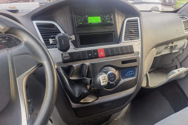 Used Iveco Power Daily 2017 2.5T Classic A32 Mid-Roof 6-7 Seater Bus 47Z5 Audio And AC Panel
