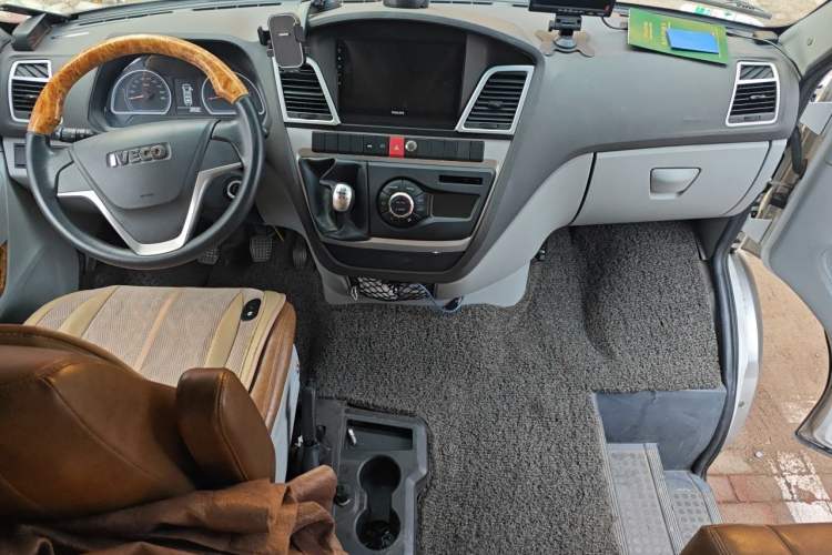 Used Iveco Power Daily  Center Console
