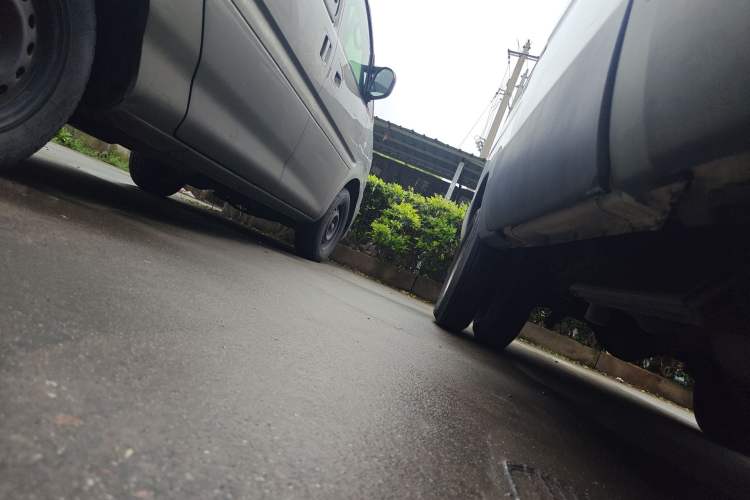 Used Iveco Power Daily 2017 2.5T Deluxe A37 Mid-Roof 6-7 Seater Bus 47Z5 Chassis Front Right