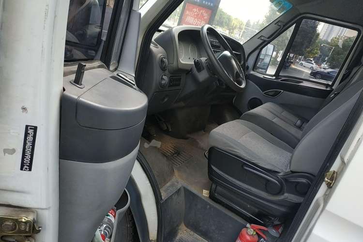 Used Iveco Power Daily 2017 2.5T Classic A32 Mid-Roof 6-7 Seater Bus 47Z5 Driver Seat