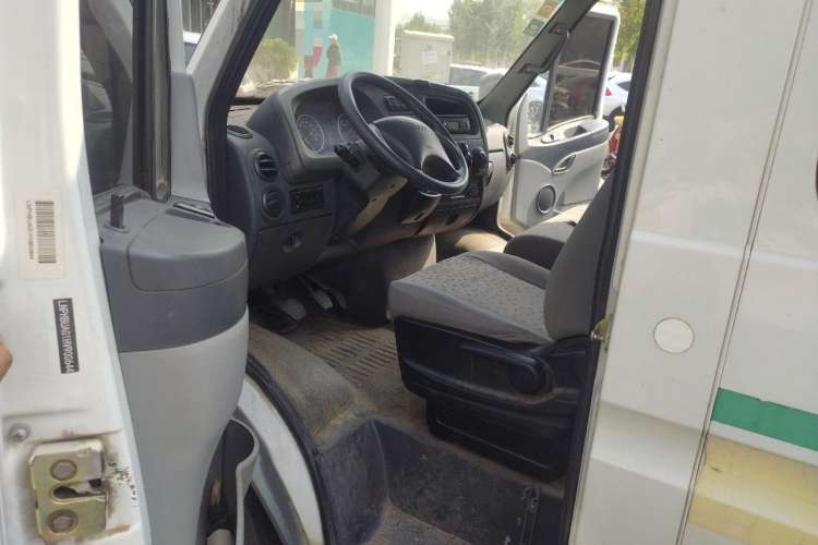Used Iveco Power Daily 2017 2.5T Classic A32 Mid-Roof 6-7 Seater Bus 47Z5 Driver Seat