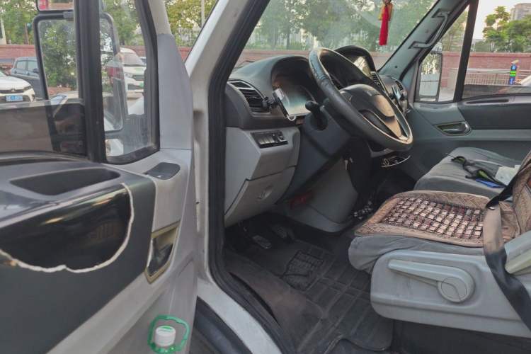 Used Iveco Power Daily 2017 2.5T Deluxe A37 High-Roof 6-7 Seater Bus 47Z5 Driver Seat