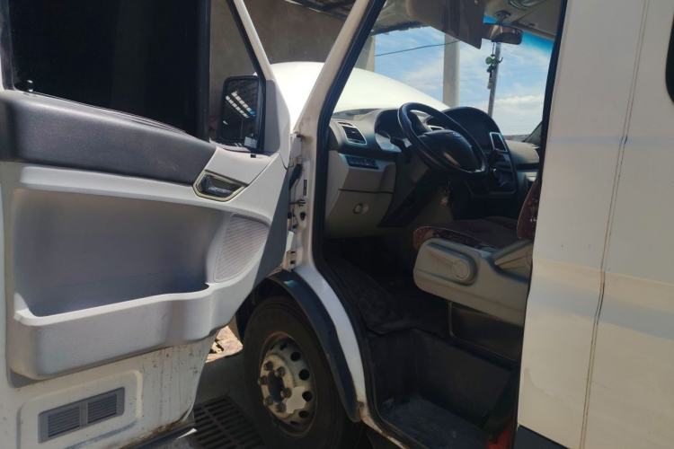 Used Iveco Power Daily 2017 3.0T Prestige A37 High-Roof 6-7 Seater F1CE34818 Driver Seat