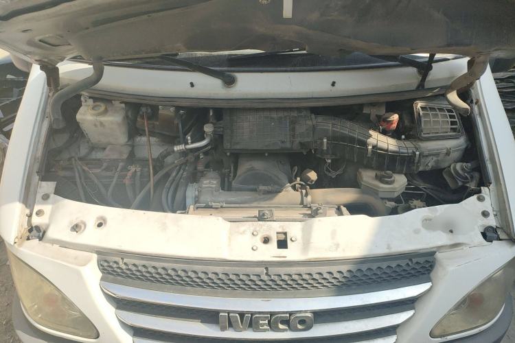 Used Iveco Power Daily 2017 2.5T Classic A37 High-Roof 7-Seater Passenger Van 47Z5 Engine Bay