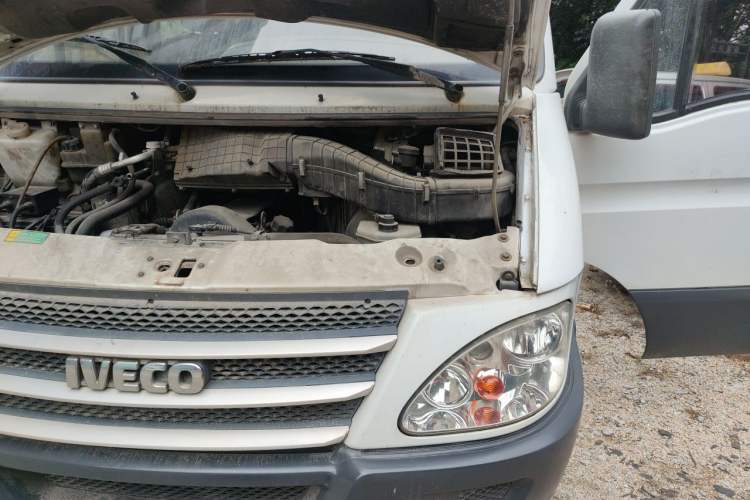 Used Iveco Power Daily 2017 2.5T Classic A32 Mid-Roof 6-7 Seater Bus 47Z5 Engine Bay Left