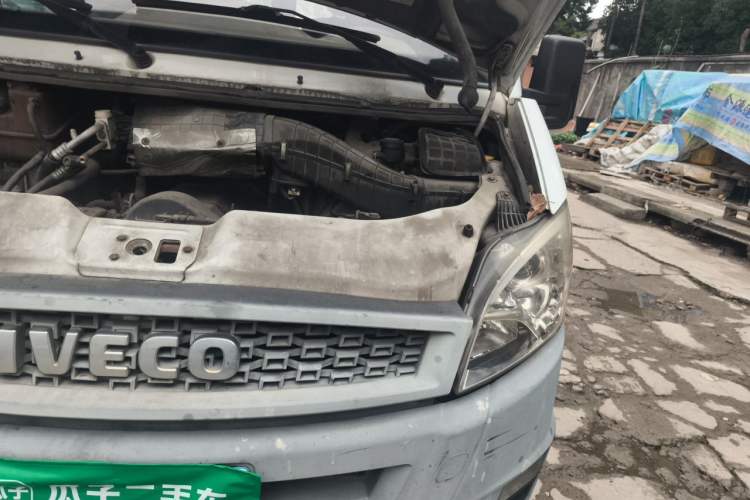 Used Iveco Power Daily 2017 2.5T Classic A37 High-Roof 7-Seater Passenger Van 47Z5 Engine Bay Left