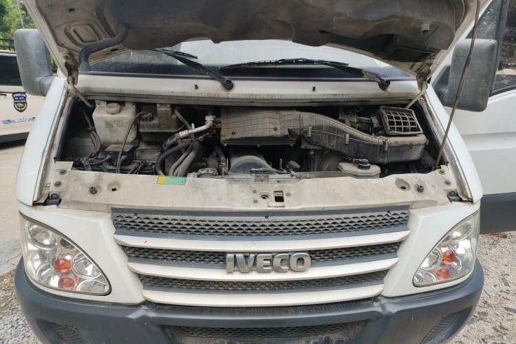Used Iveco Power Daily 2017 2.5T Classic A32 Mid-Roof 6-7 Seater Bus 47Z5 Engine Bay