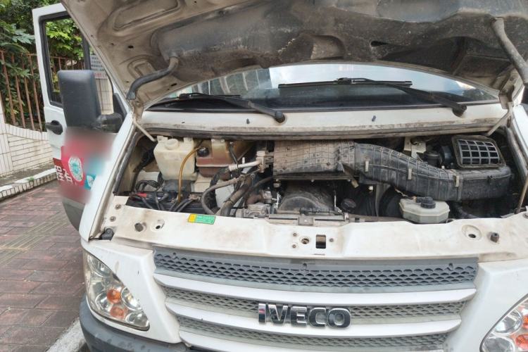 Used Iveco Power Daily 2017 2.5T Classic A32 Mid-Roof 6-7 Seater Bus 47Z5 Engine Bay Right