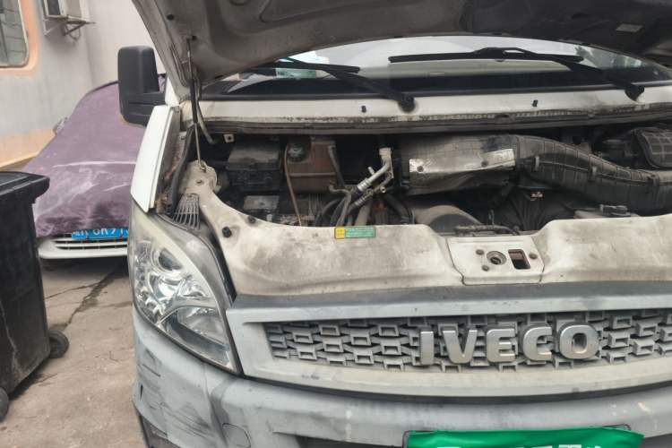 Used Iveco Power Daily 2017 2.5T Classic A37 High-Roof 7-Seater Passenger Van 47Z5 Engine Bay Right