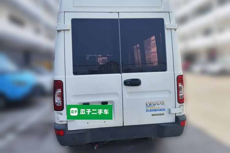 Used Iveco Power Daily 2017 2.5T Deluxe A37 High-Roof 6-7 Seater Bus 47Z5 Exterior 4