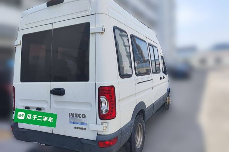 Used Iveco Power Daily 2017 2.5T Deluxe A37 High-Roof 6-7 Seater Bus 47Z5 Exterior 5