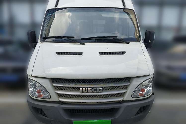Used Iveco Power Daily 2017 2.5T Classic A32 Mid-Roof 6-7 Seater Bus 47Z5 Front