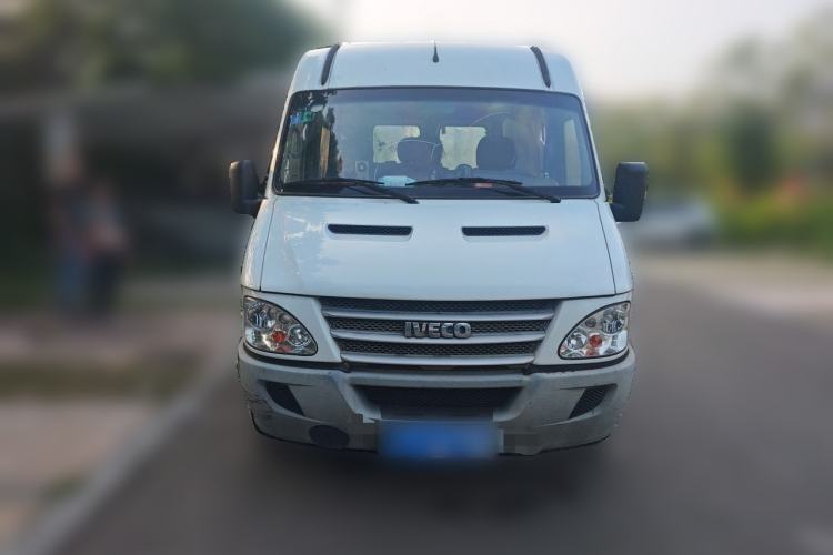 Used Iveco Power Daily 2017 2.5T Classic A32 Mid-Roof 6-7 Seater Bus 47Z5 Front