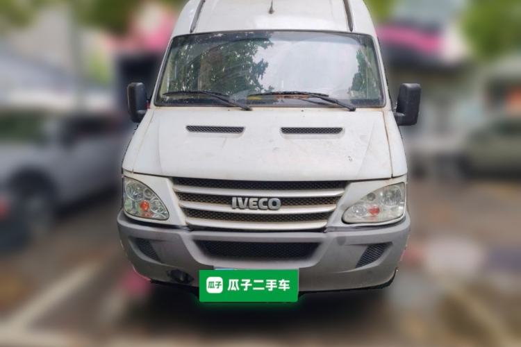 Used Iveco Power Daily 2017 2.5T Deluxe A32 Mid-Roof 5-7 Seater 47Z5 Passenger Van Front